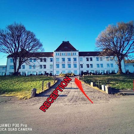Liahof Hotel Уларед Екстериор снимка