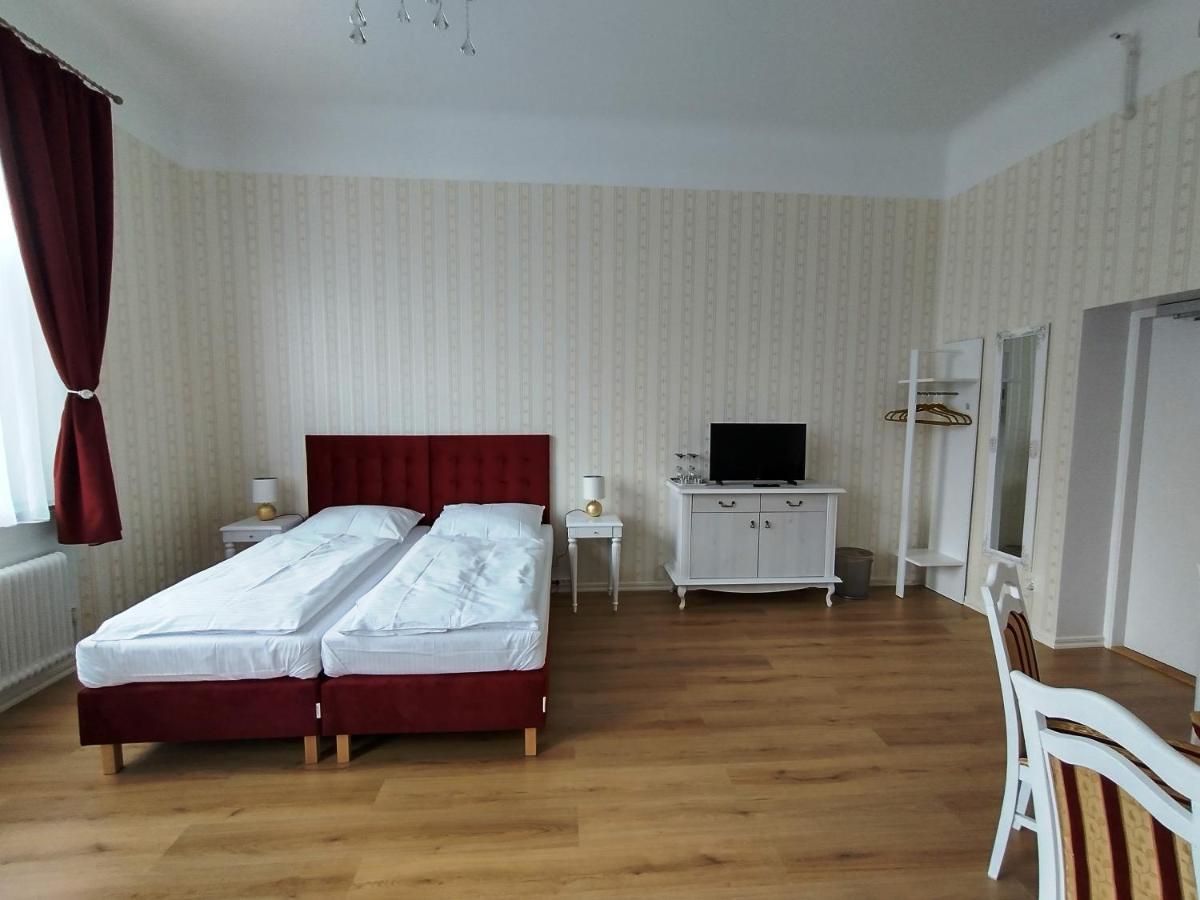 Liahof Hotel Уларед Екстериор снимка