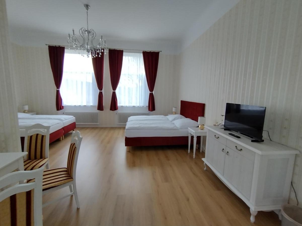 Liahof Hotel Уларед Екстериор снимка