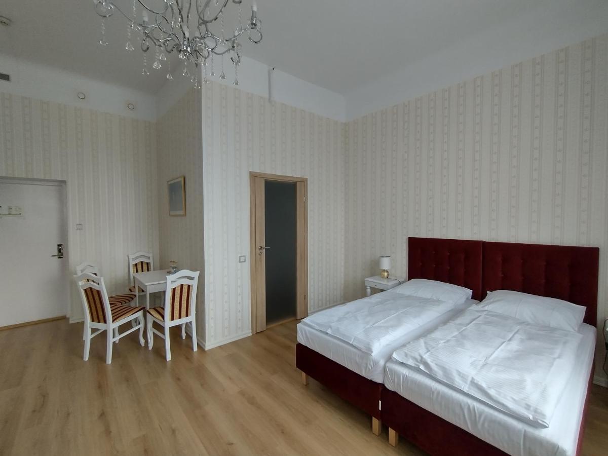 Liahof Hotel Уларед Екстериор снимка