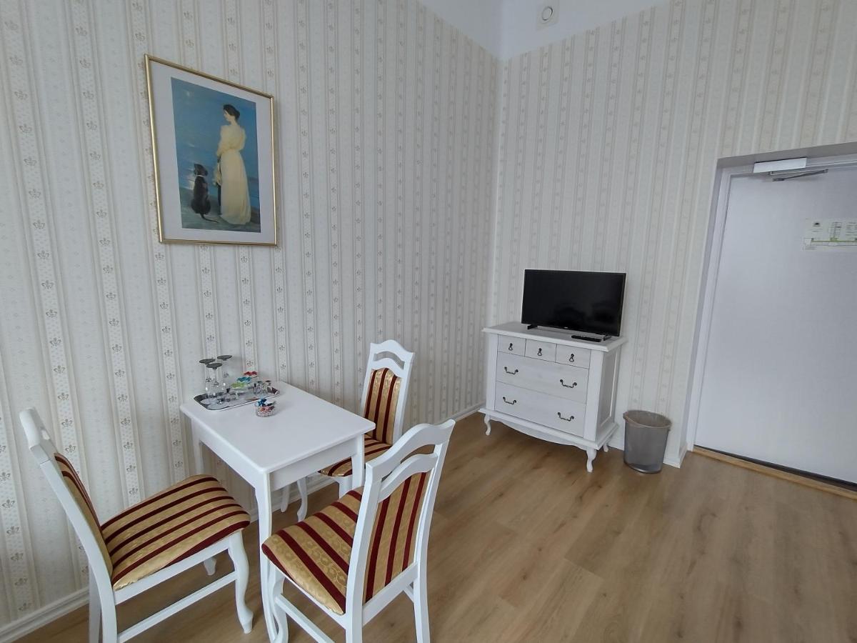 Liahof Hotel Уларед Екстериор снимка