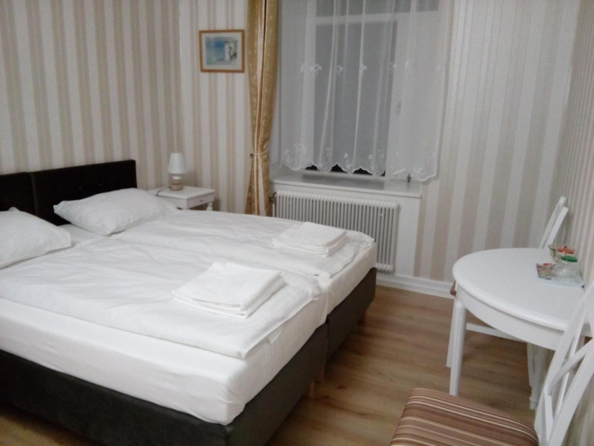 Liahof Hotel Уларед Екстериор снимка