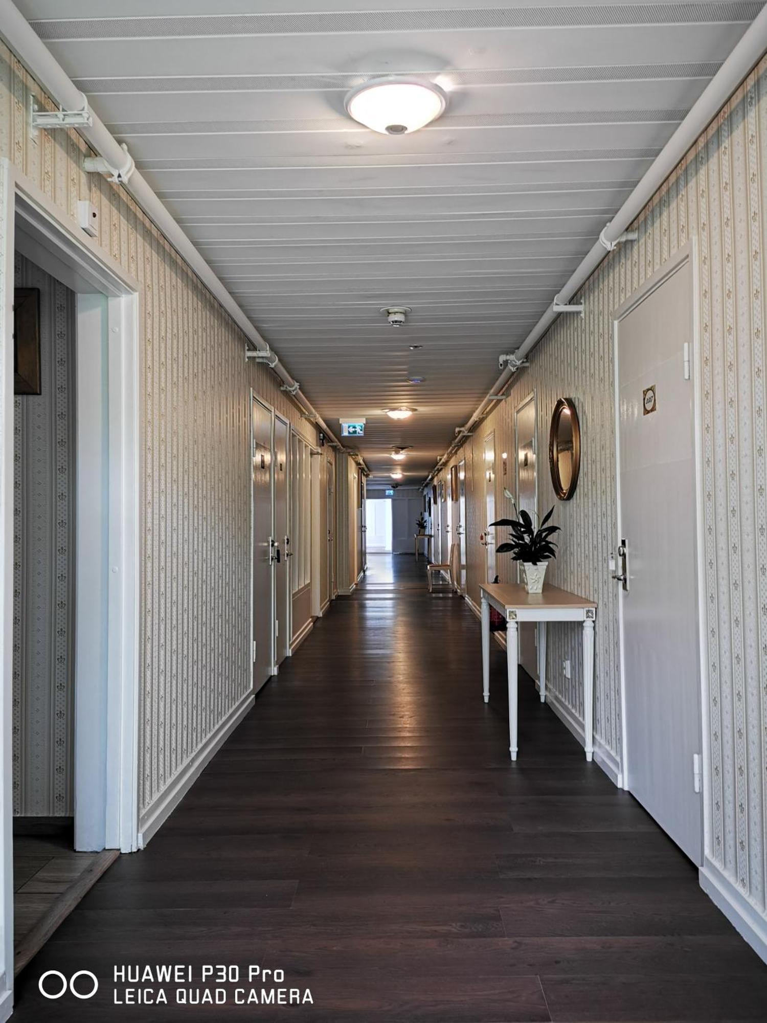Liahof Hotel Уларед Екстериор снимка