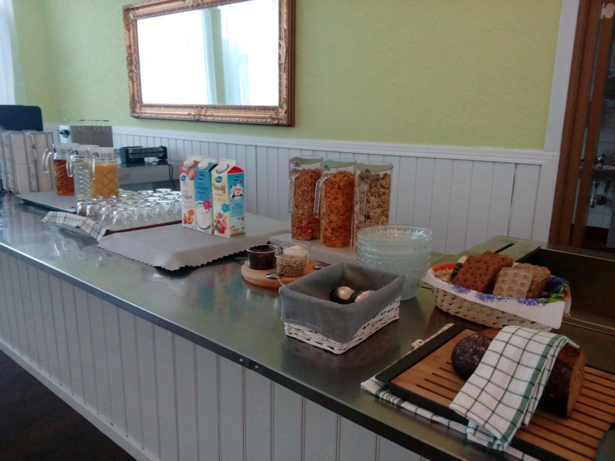 Liahof Hotel Уларед Екстериор снимка