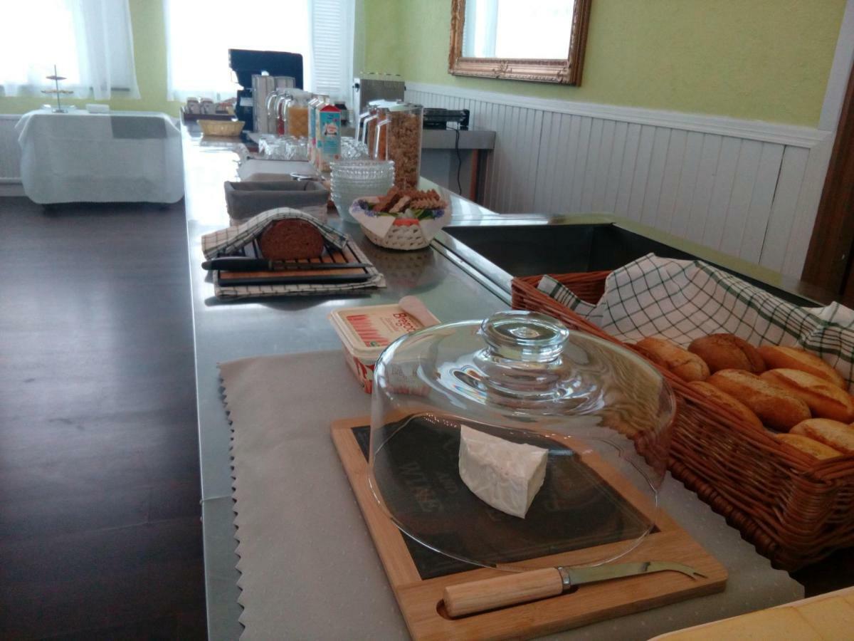 Liahof Hotel Уларед Екстериор снимка